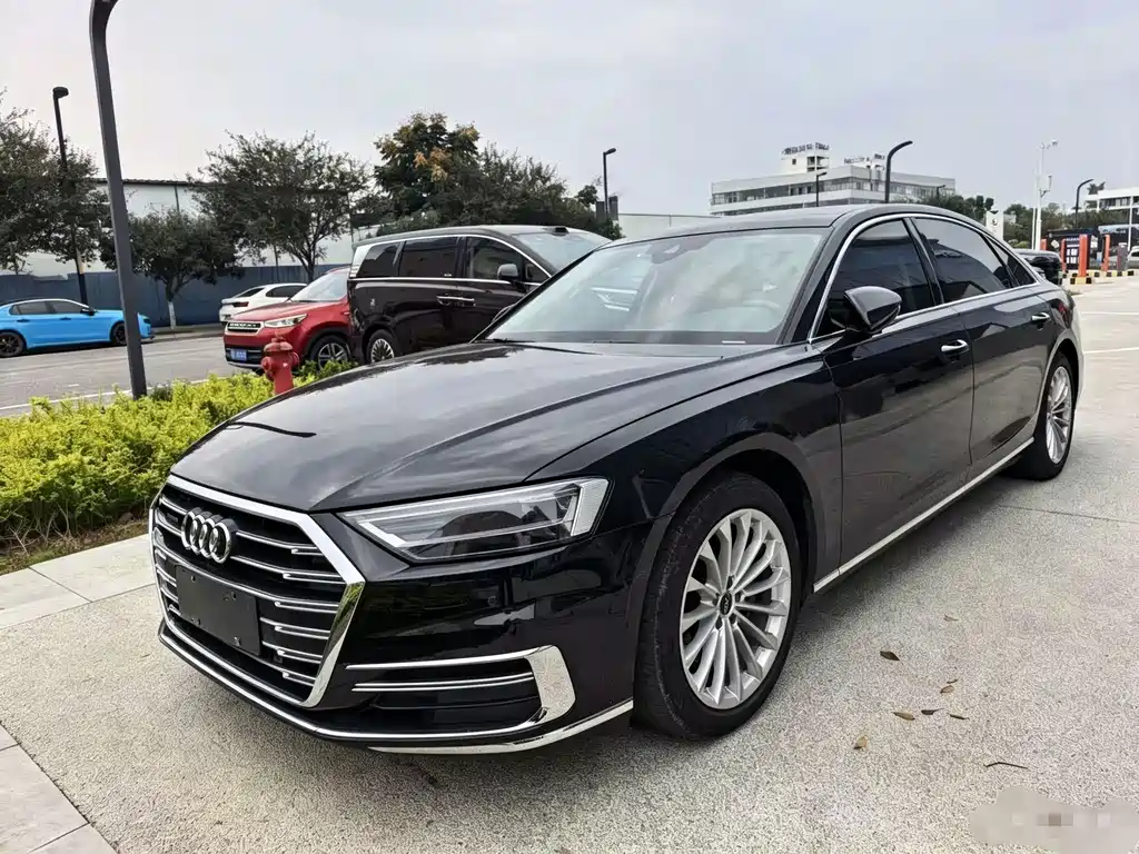 Audi A8 — фото 2