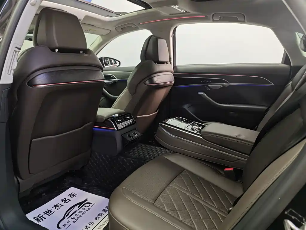 Audi A8 — фото 5