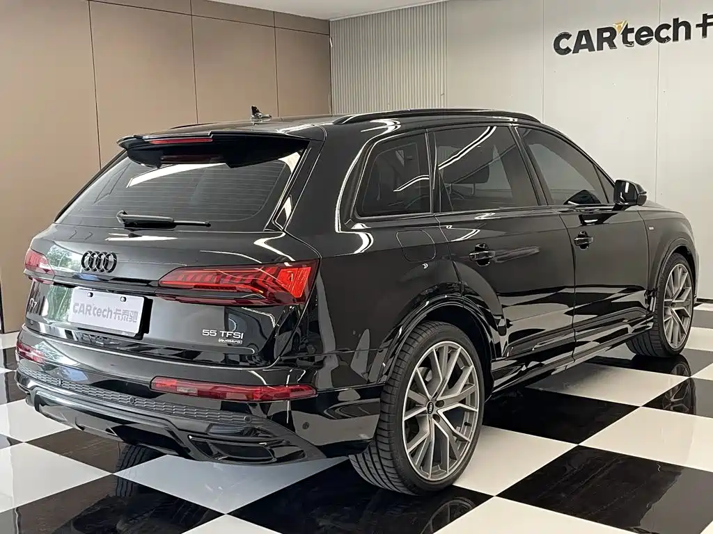 Audi Q7 — фото 5