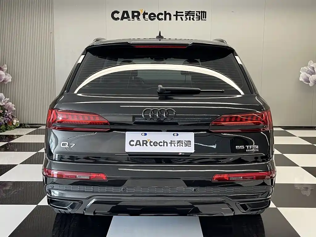 Audi Q7 — фото 6