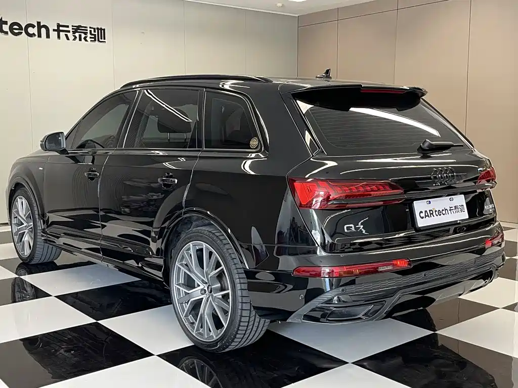 Audi Q7 — фото 7