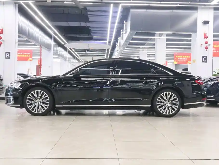 Audi A8 — фото 3