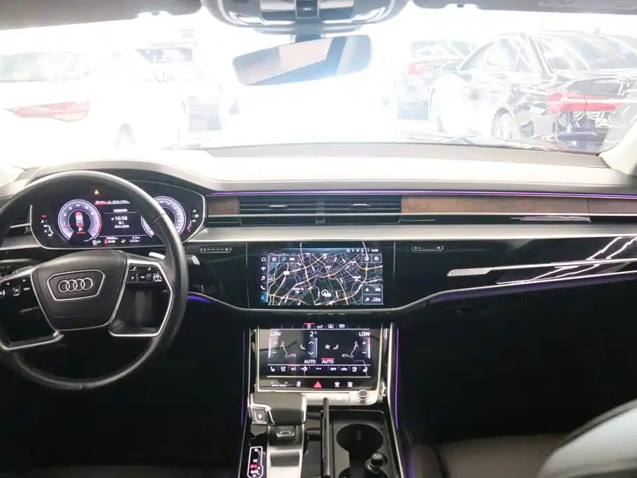 Audi A8 — фото 5