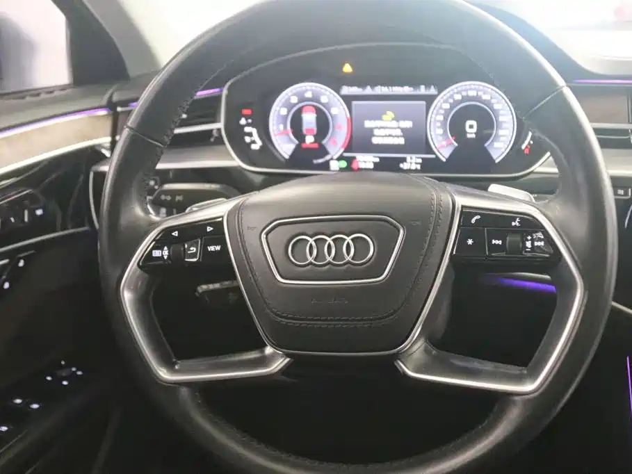 Audi A8 — фото 6