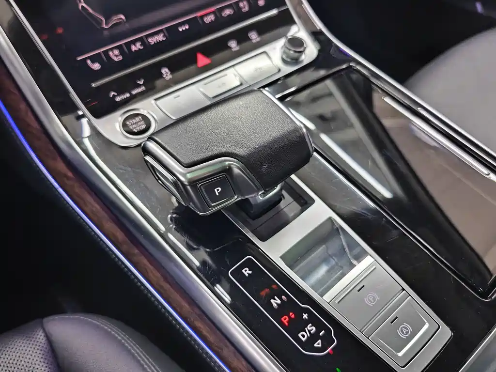 Audi Q7 — фото 14