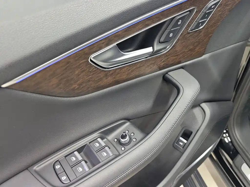 Audi Q7 — фото 15