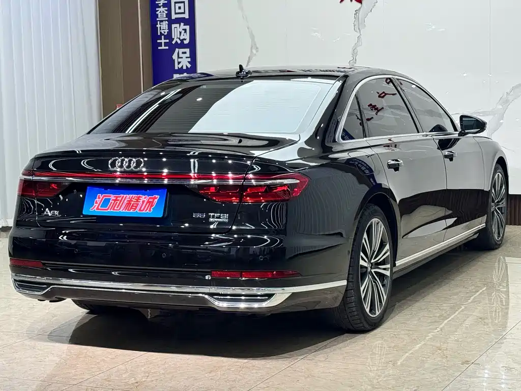 Audi A8 — фото 6