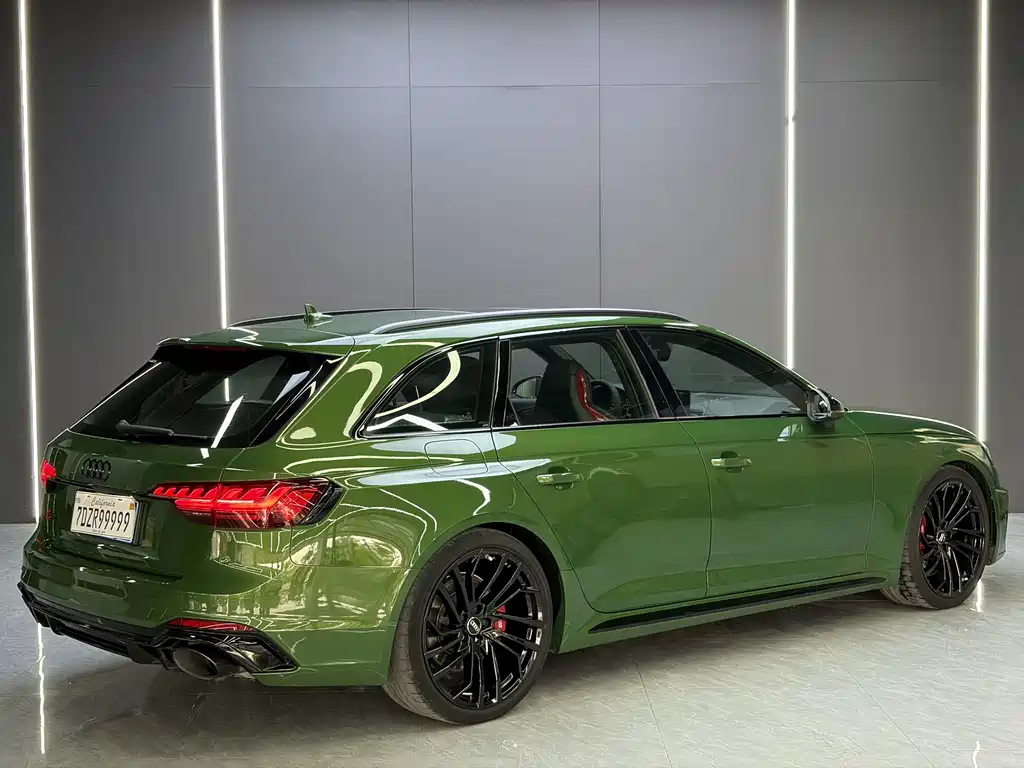 Audi RS 4 — фото 9