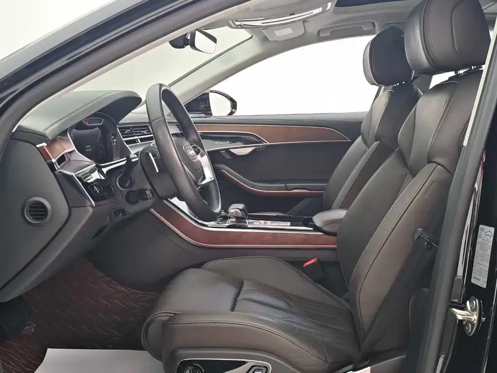 Audi A8 — фото 2