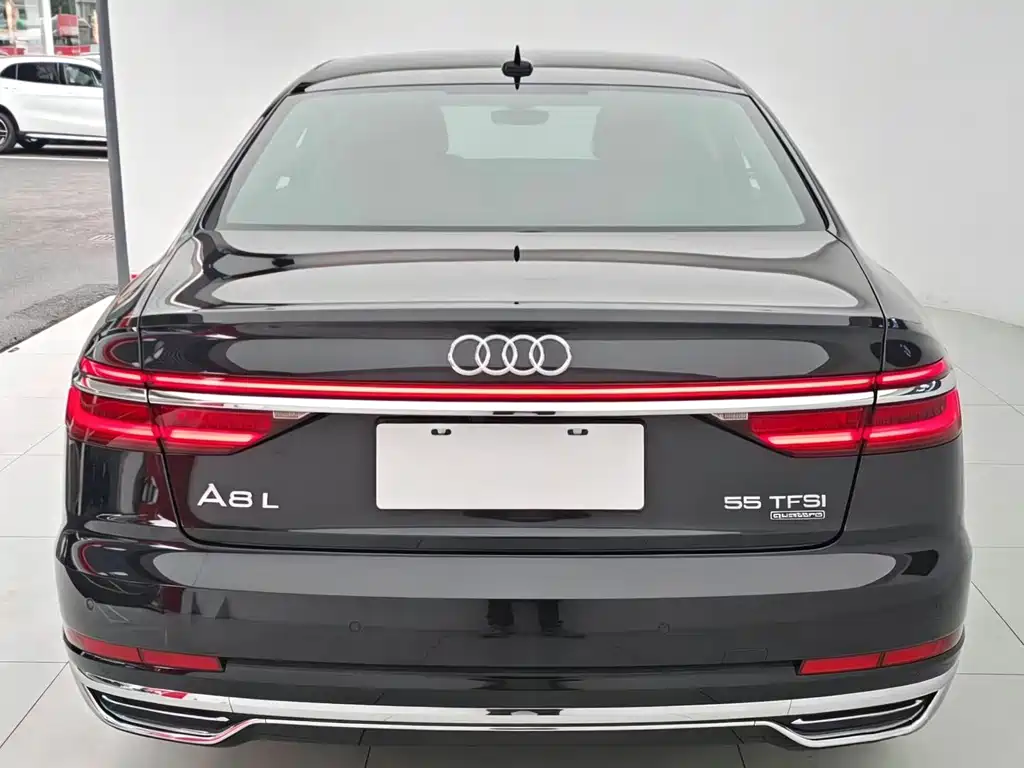 Audi A8 — фото 8