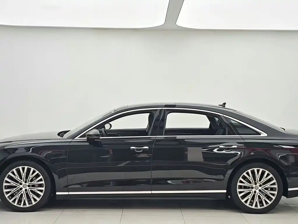 Audi A8 — фото 9