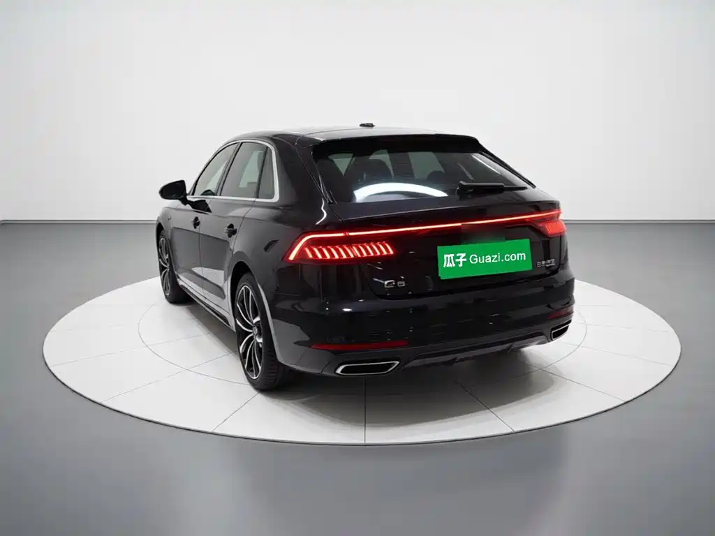 Audi Q8 — фото 4