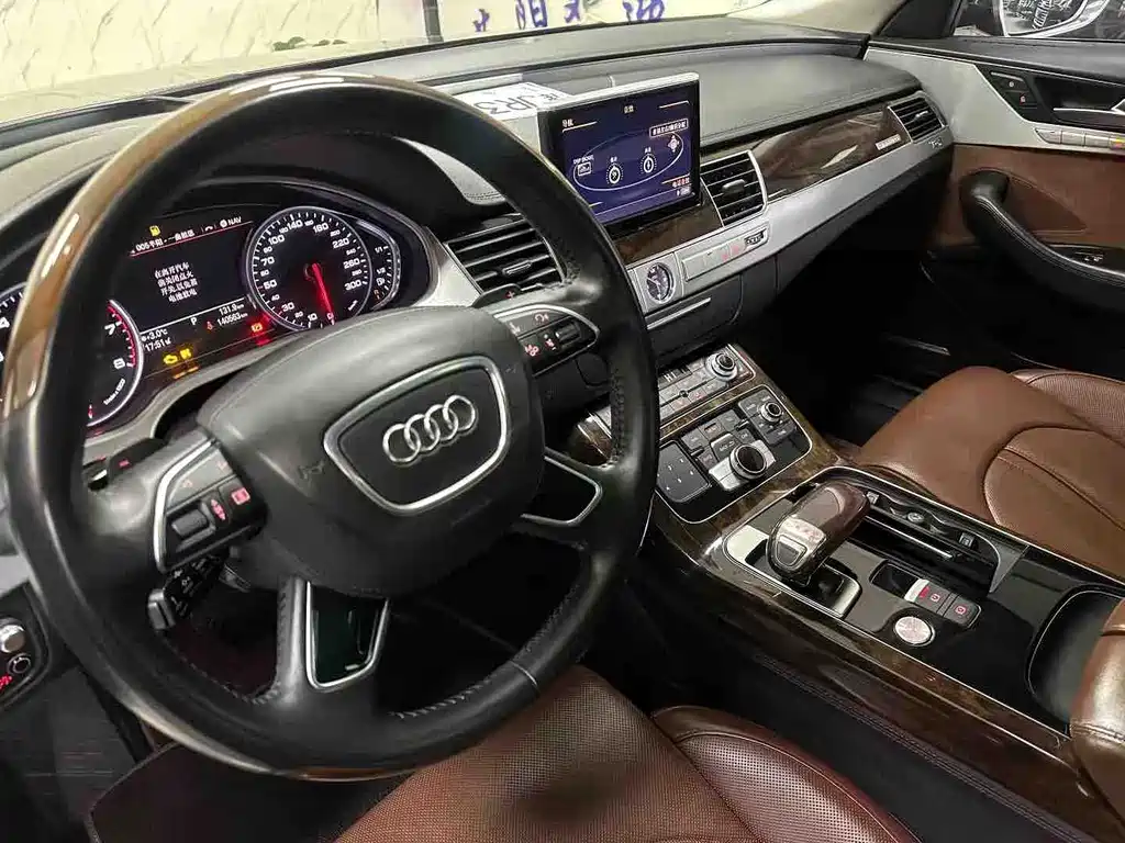 Audi A8 — фото 4