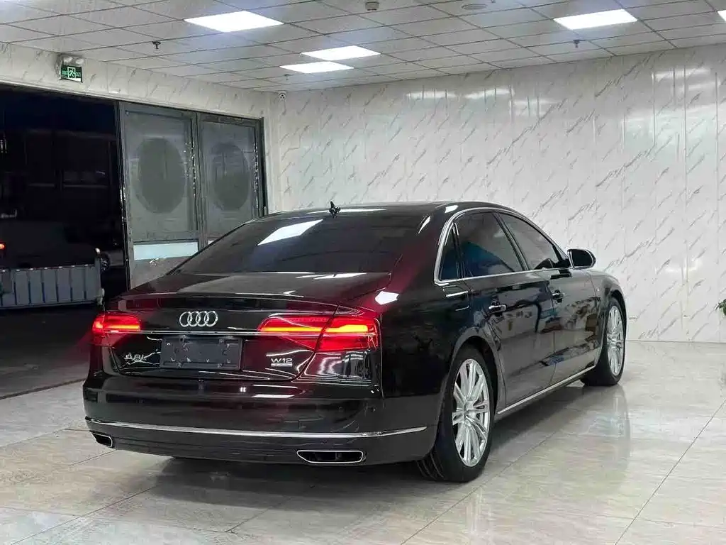 Audi A8 — фото 7