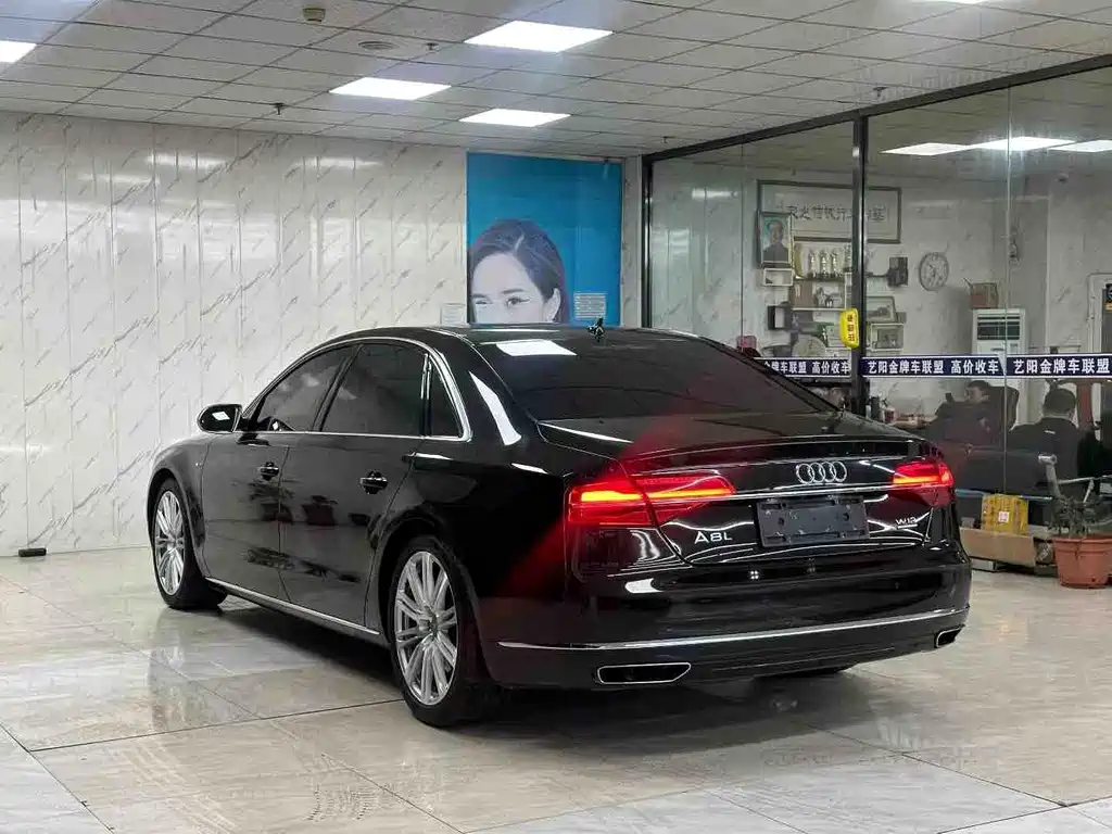 Audi A8 — фото 9