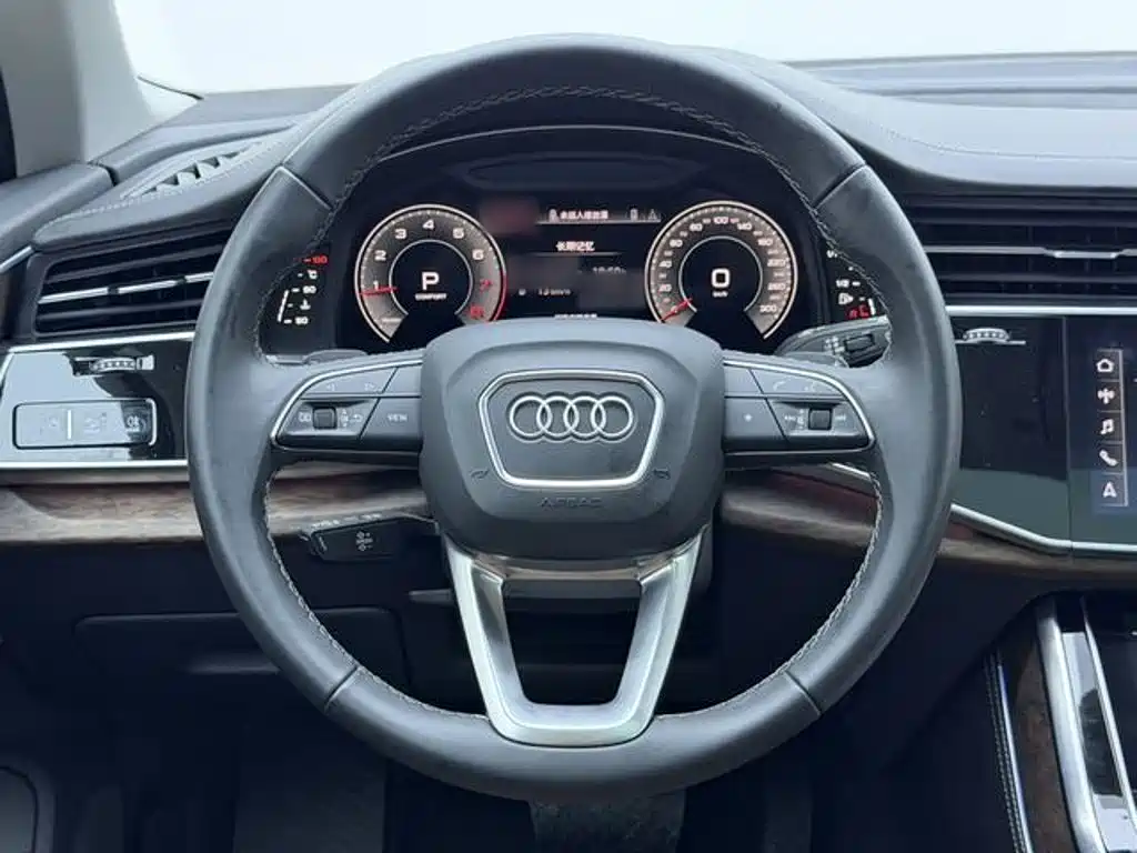 Audi Q7 — фото 15