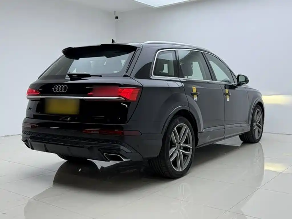 Audi Q7 — фото 10
