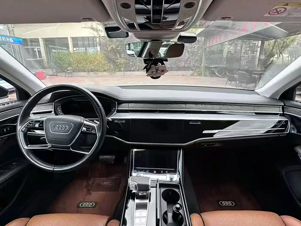Audi A8 — фото 3