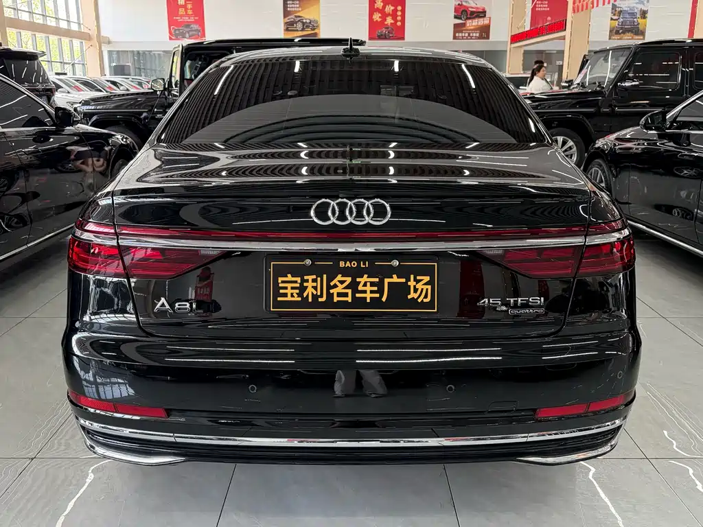 Audi A8 — фото 5