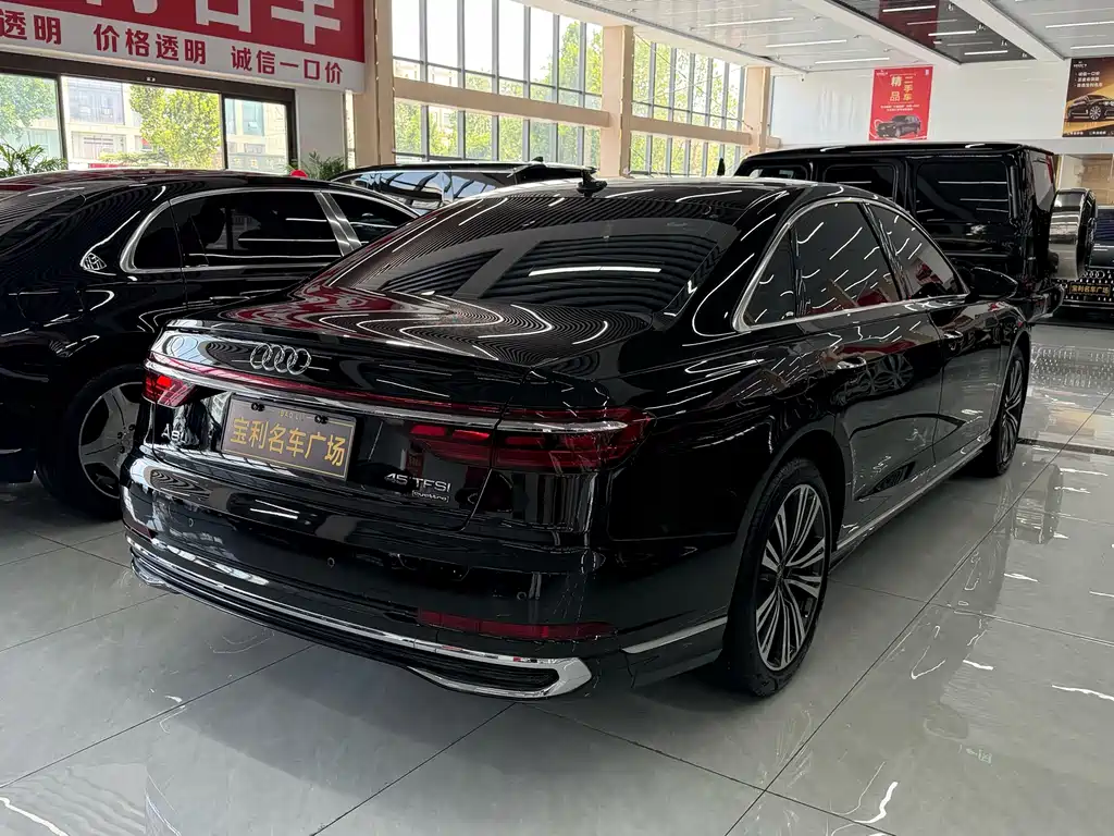 Audi A8 — фото 6