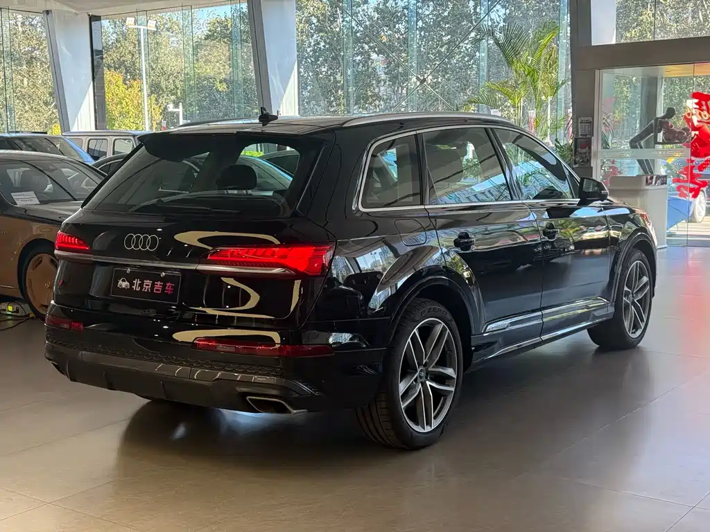 Audi Q7 — фото 5