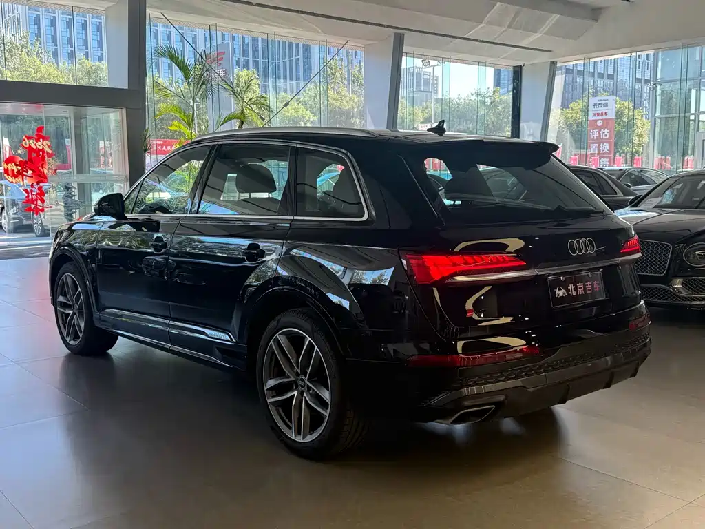 Audi Q7 — фото 6