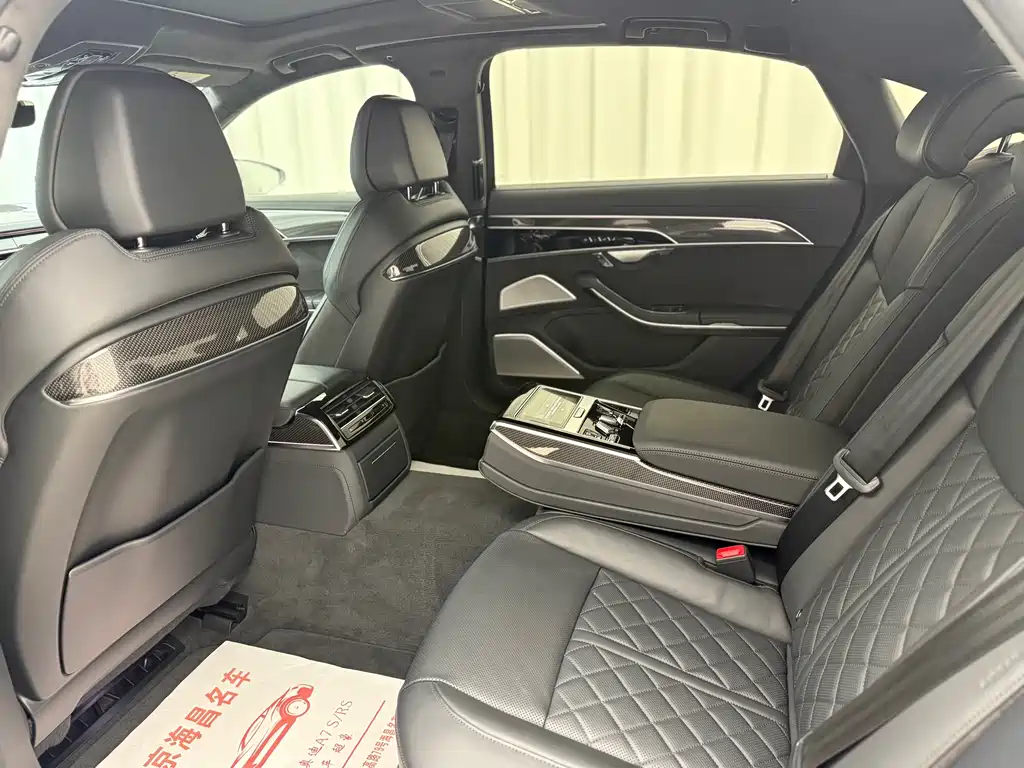 Audi S8 — фото 6