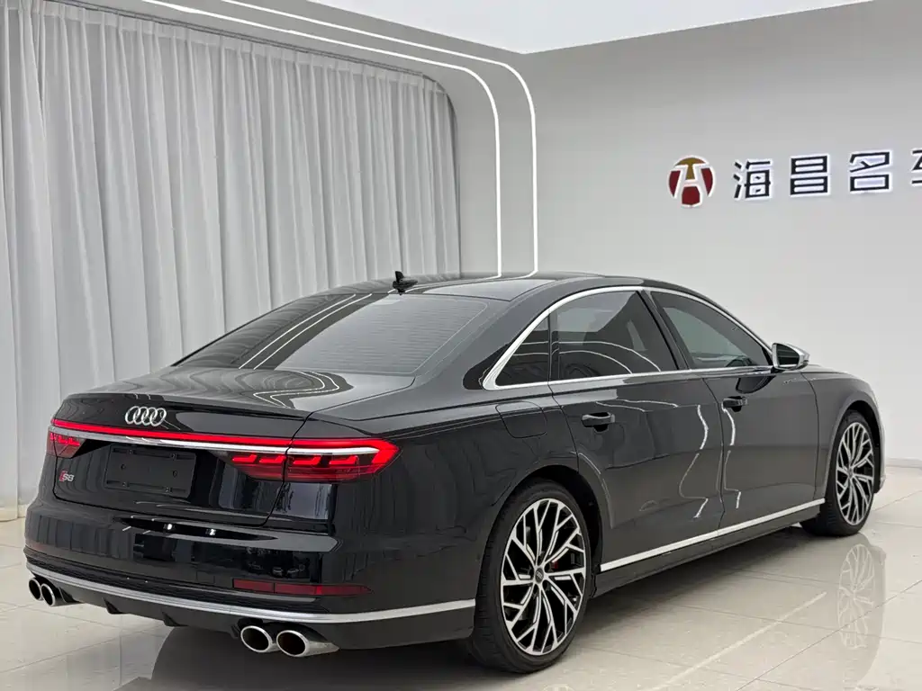 Audi S8 — фото 9