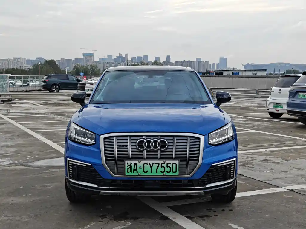 Audi Q2L e-tron — фото 2