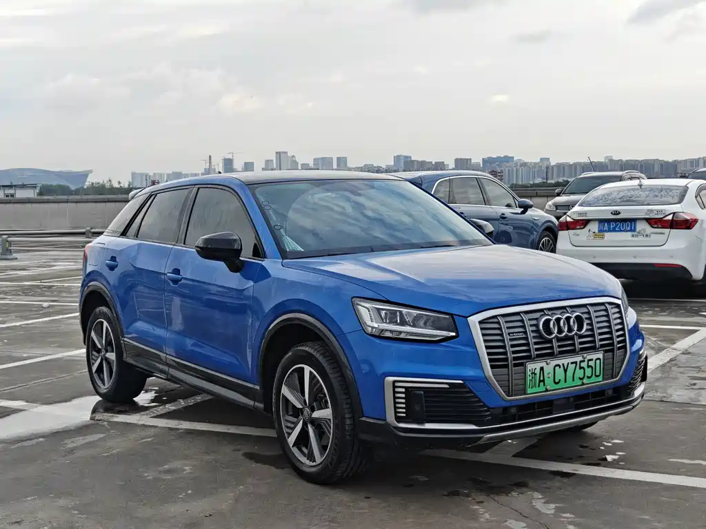 Audi Q2L e-tron — фото 3