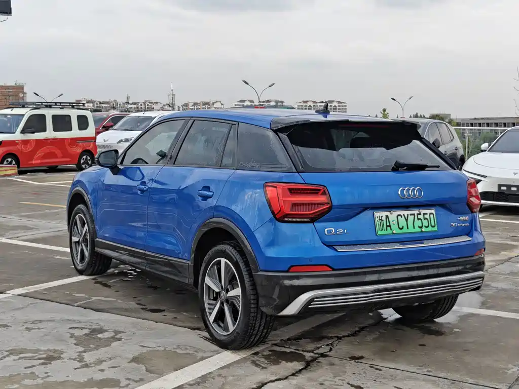 Audi Q2L e-tron — фото 6