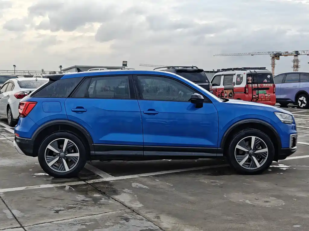 Audi Q2L e-tron — фото 7