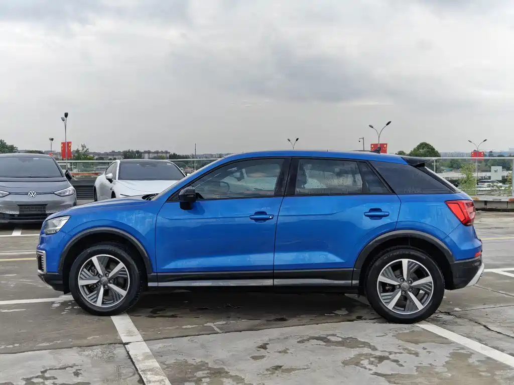 Audi Q2L e-tron — фото 8