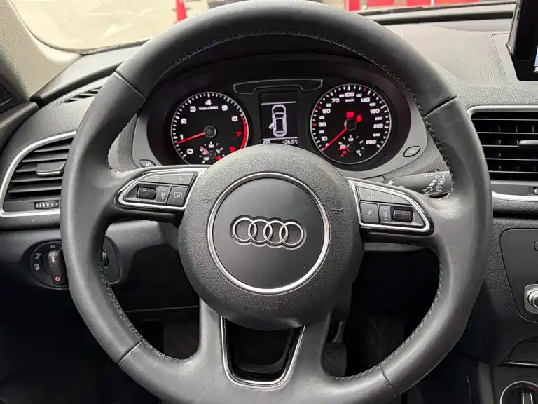 Audi Q3 — фото 14