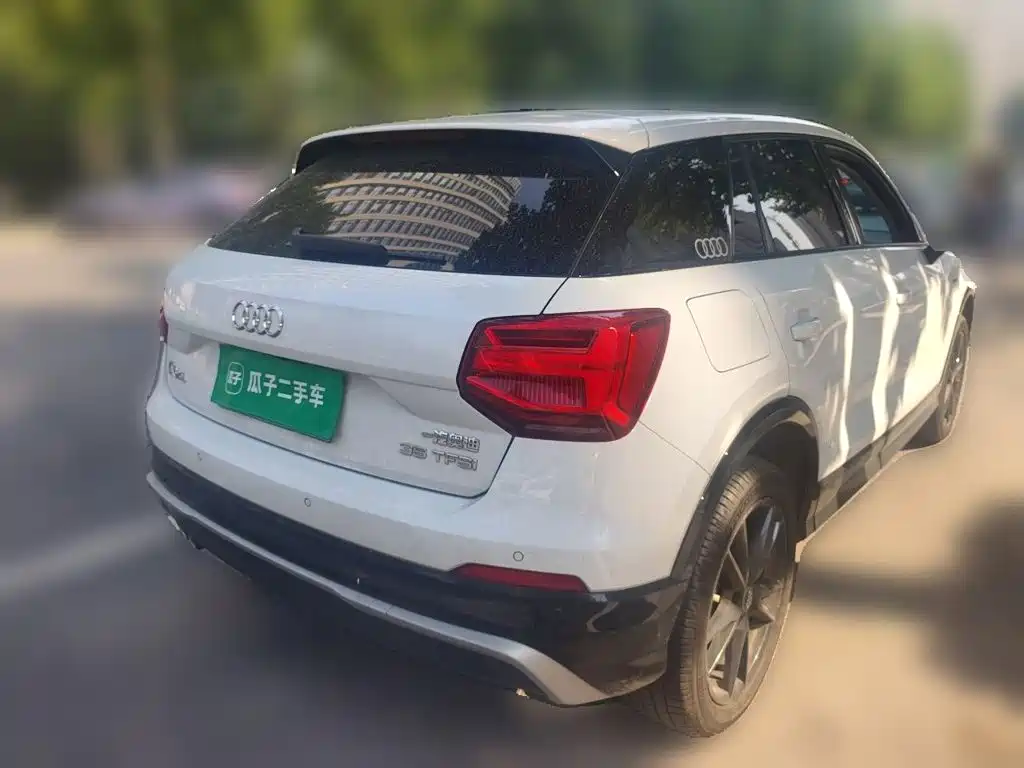Audi Q2L — фото 4