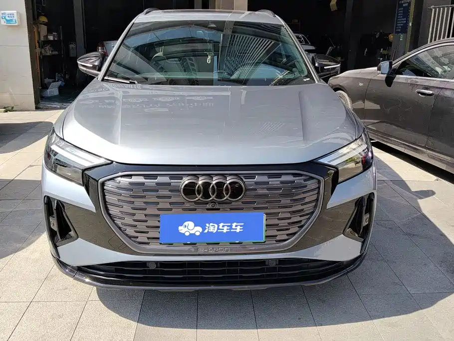 Audi Q4 e-tron — фото 2