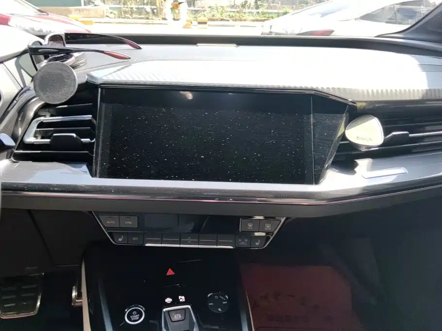Audi Q4 e-tron — фото 13