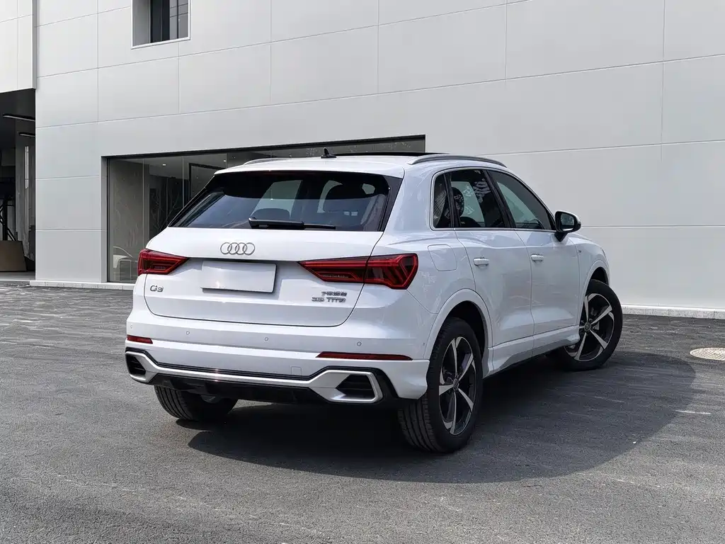 Audi Q3 — фото 18