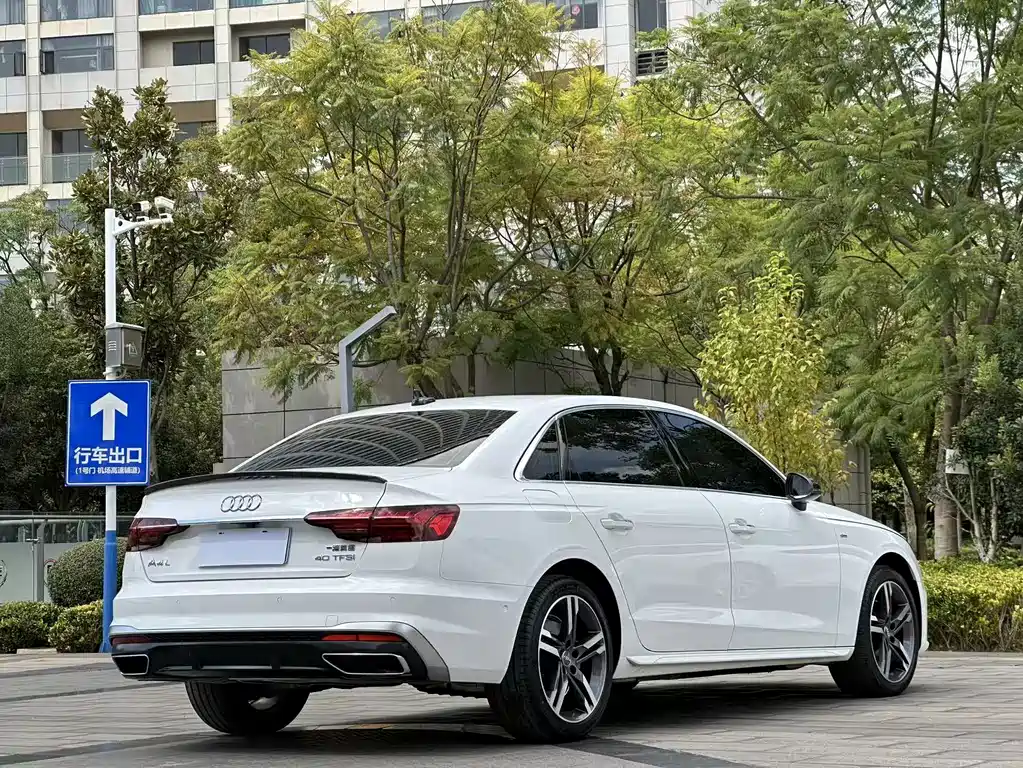 Audi A4L — фото 7