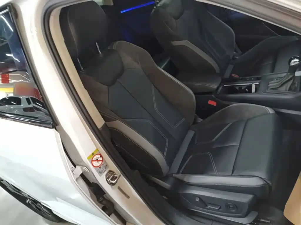 Audi Q3 Sportback — фото 25