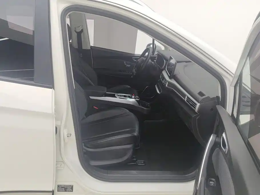 BAIC EX3 — фото 8