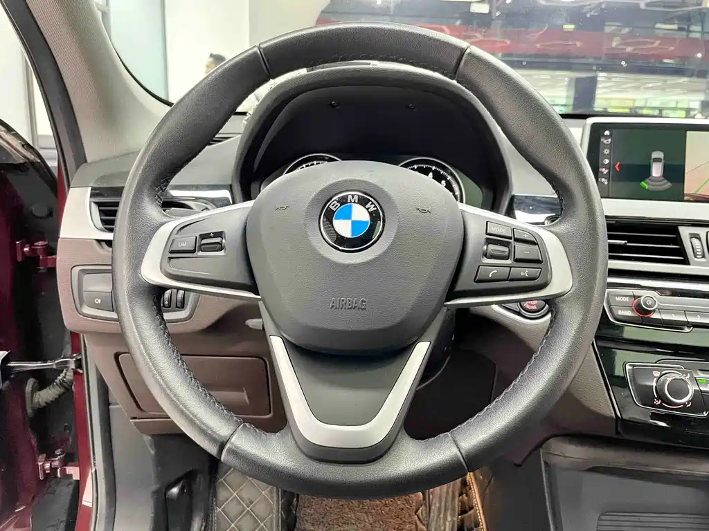 BMW X1 — фото 9