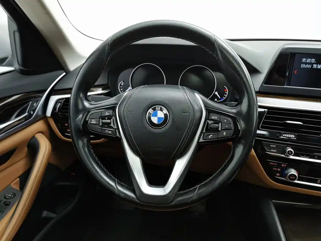 BMW 5 Series — фото 11