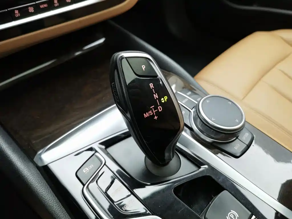 BMW 5 Series — фото 13