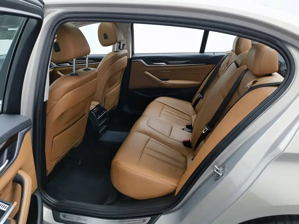 BMW 5 Series — фото 15