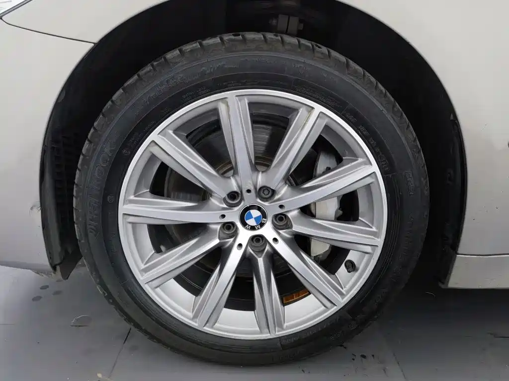 BMW 5 Series — фото 17