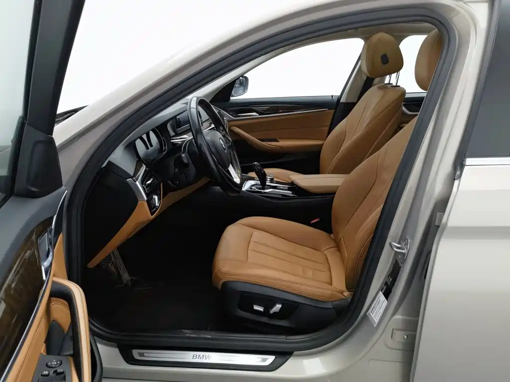 BMW 5 Series — фото 10