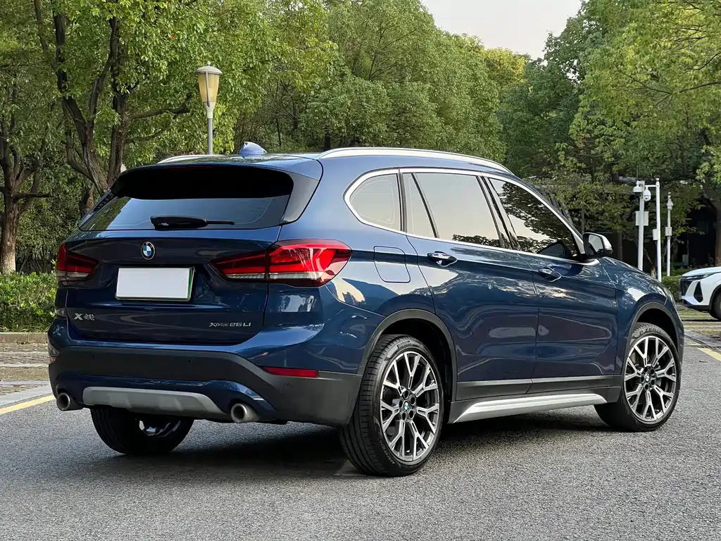 BMW X1 — фото 5