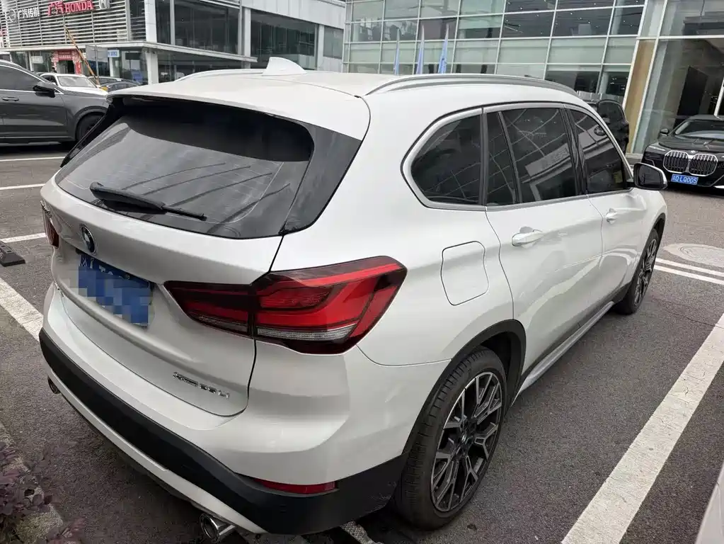 BMW X1 — фото 9