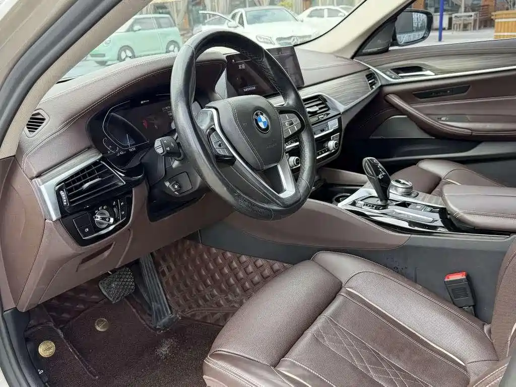 BMW 5 Series New Energy — фото 3